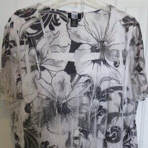 Beautiful Blk/White Floral Blouse, Studio 1940, Size 22/24W